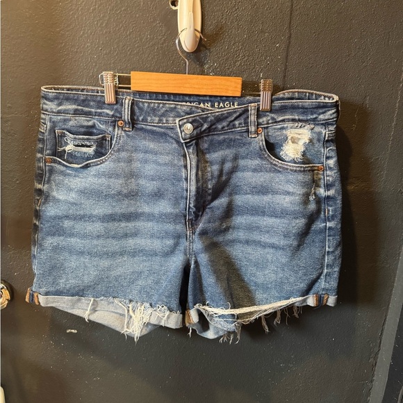 American Eagle Outfitters Distressed Medium Wash Mom Jean Shorts - Picture 1 of 5